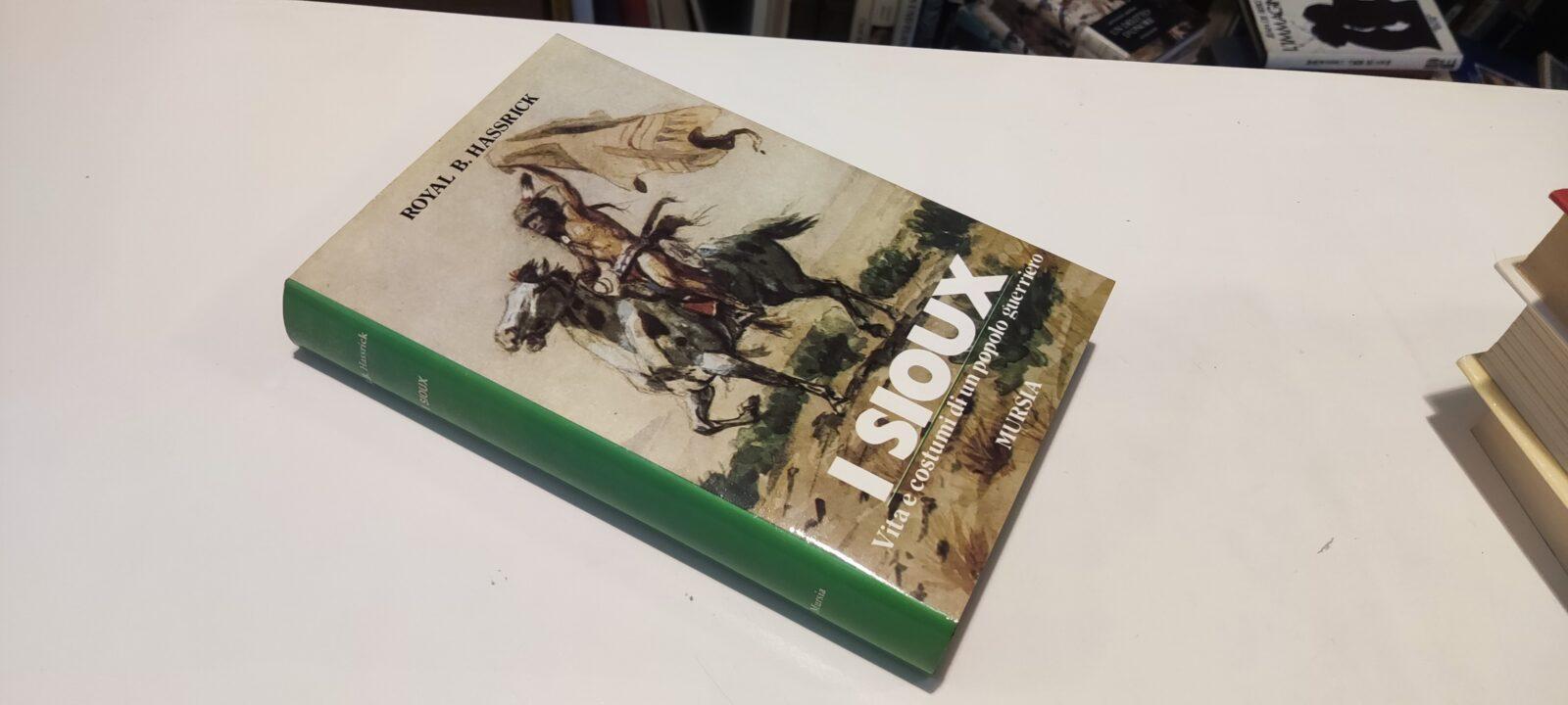 Hassrick - I Sioux Vita e costumi di un popolo guerriero - Mursia